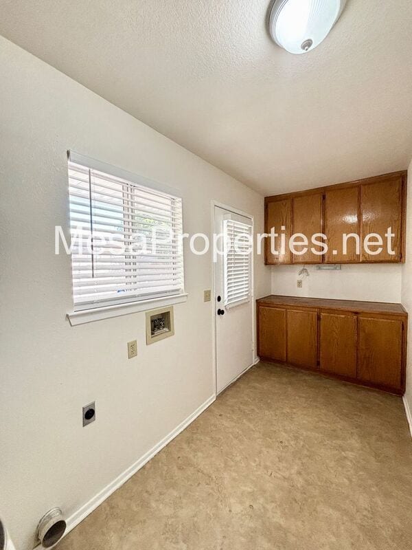 Building Photo - 15819 Cedarwood Pl
