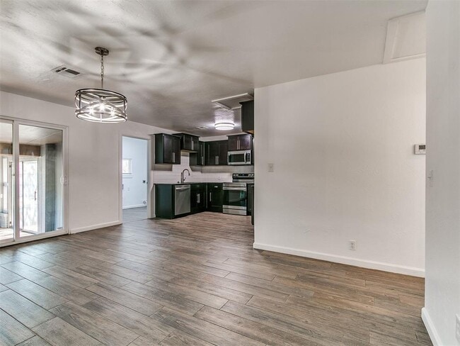 Building Photo - 816 S Santa Fe Dr