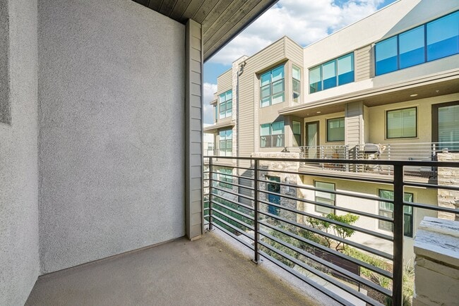 Building Photo - 11048 Luminate Dr