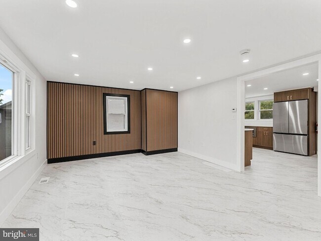 Building Photo - 308 Delsea Dr