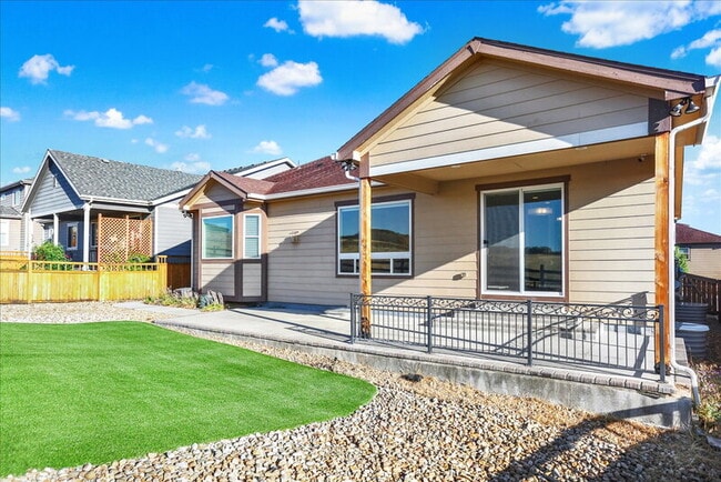 Building Photo - 7576 Oasis Dr