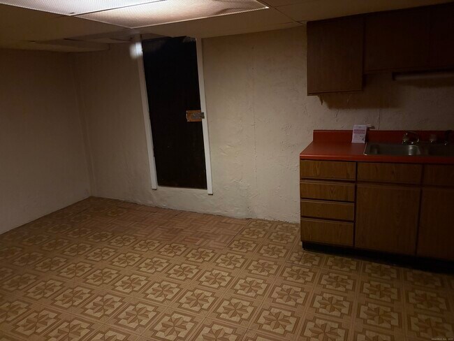 Building Photo - 39 Westphal St