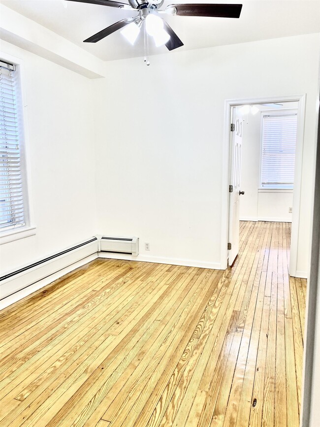 Building Photo - 247 Clendenny Ave