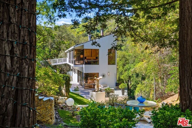 Building Photo - 2350 Benedict Canyon Drive