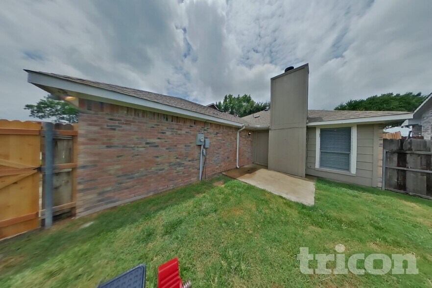 Building Photo - 1525 Juniper Ln