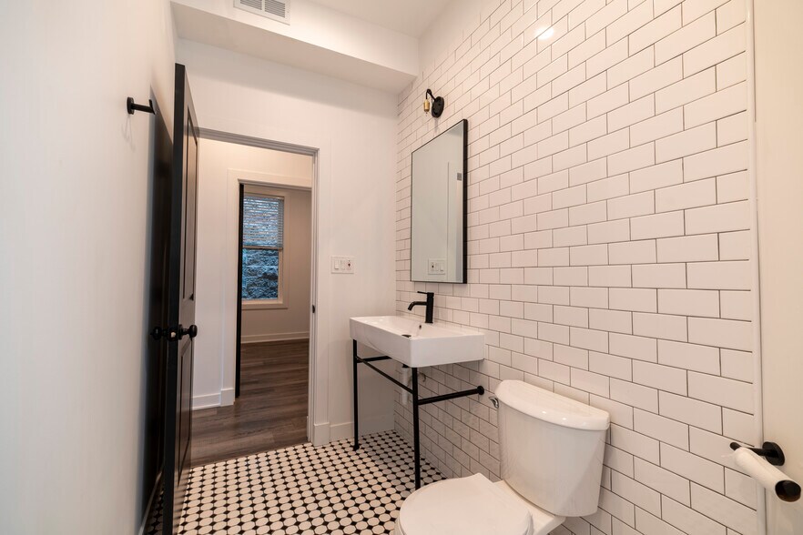 Building Photo - 905 S Miller St