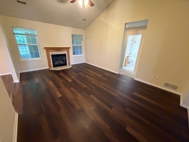 Building Photo - 509 Amazon Dr