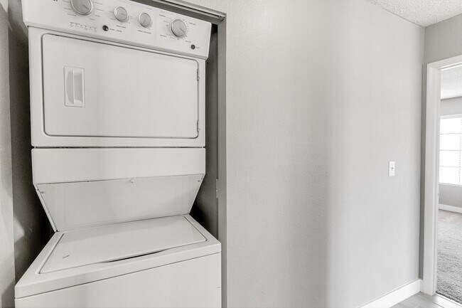 Building Photo - Stylish Upstairs Condo with Dual Primary S...
