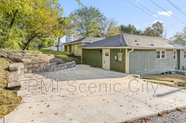 Building Photo - 3813 Pennsylvania Ave