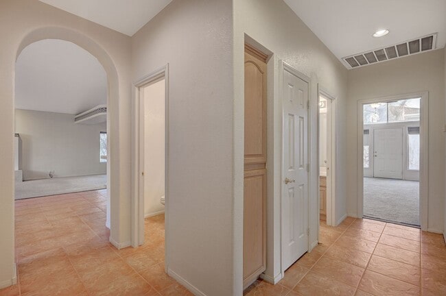 Building Photo - Great Calico Ridge Home