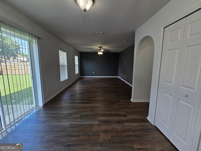 Building Photo - 110 Pine Bluff Blvd W