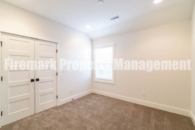 Building Photo - MOVE IN SPECIAL: $1,000 OFF 1st MONTHS REN...