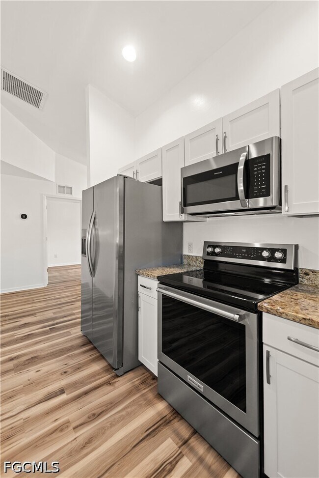 Building Photo - 3520 SW 17th Ave