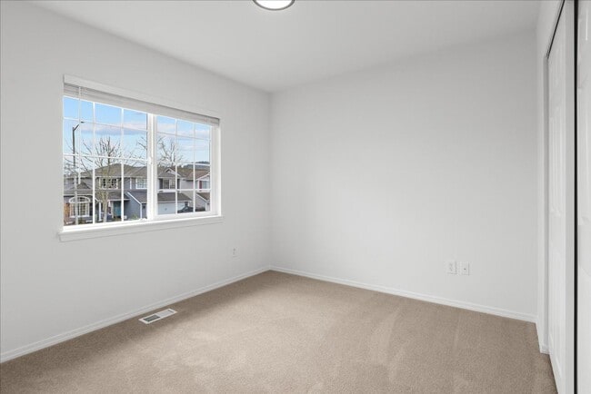 Building Photo - Beautiful & Freshly remodeled home in Fryelands Monroe