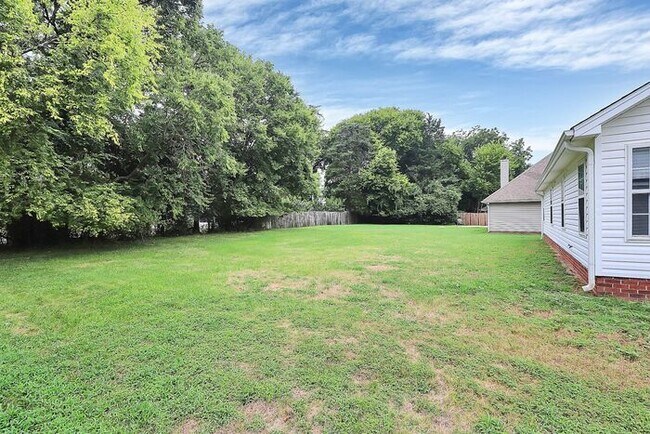 Building Photo - Updated 3BD/2BA Ranch Home in McDowell Mea...