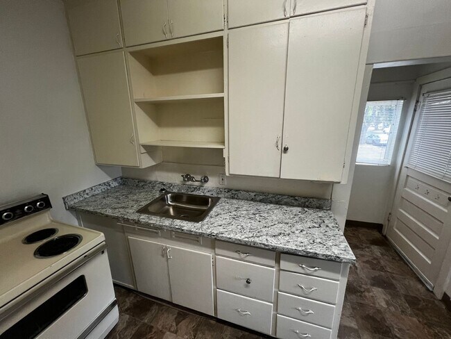 Building Photo - Spacious 4-Bedroom Home in an Excellent Location Near Parks, Shopping & the Fairgrounds
