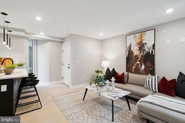 Building Photo - 6604 Ridge Ave