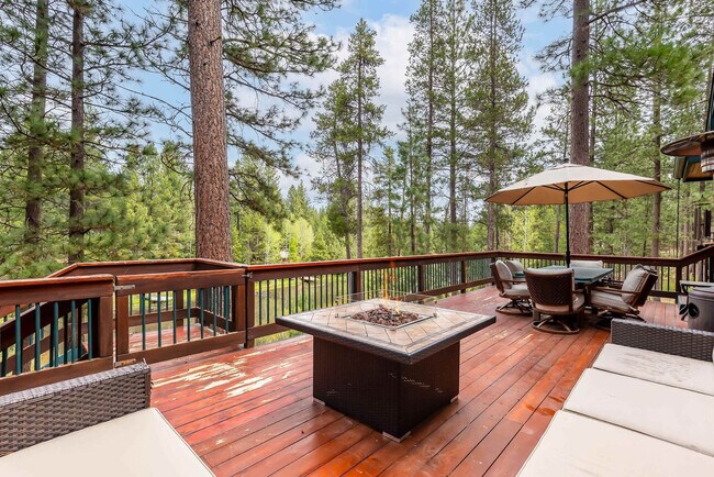 Building Photo - 17028 Cooper Dr