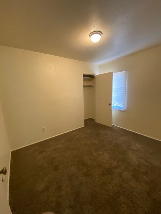 Building Photo - Beautiful 3 Bedroom Home! Available Now!