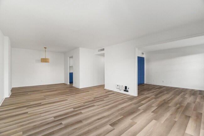 Building Photo - 950 Ponce De Leon Rd