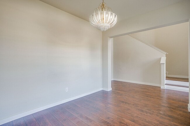 Building Photo - Spacious 4 Bed- 2.5 Bath Rental in the Des...