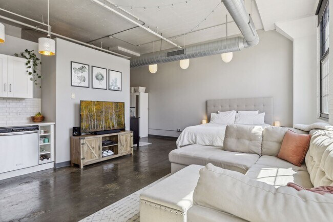 Building Photo - 500 Robert St N