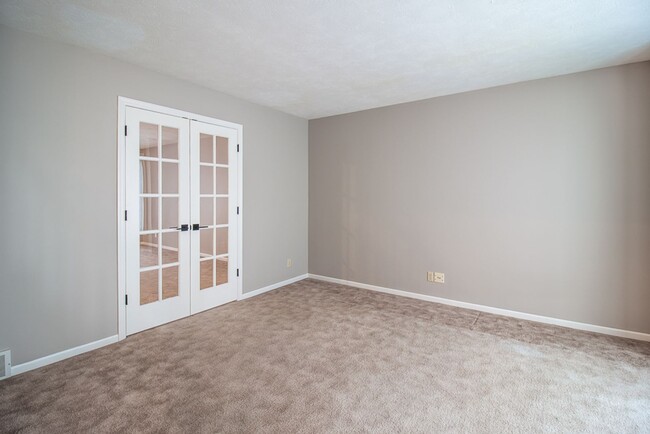 Building Photo - Stunning 4 Bedroom / 2.5 Bathroom Home | P...