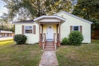 Building Photo - Cute 2 Bedroom Home