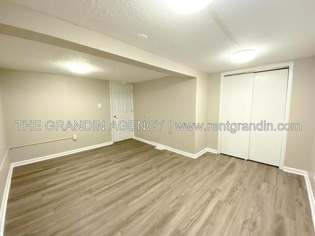 Building Photo - 8623 Plantation Rd