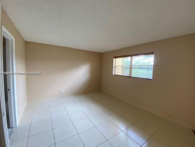 Building Photo - 7831 N Colony Cir