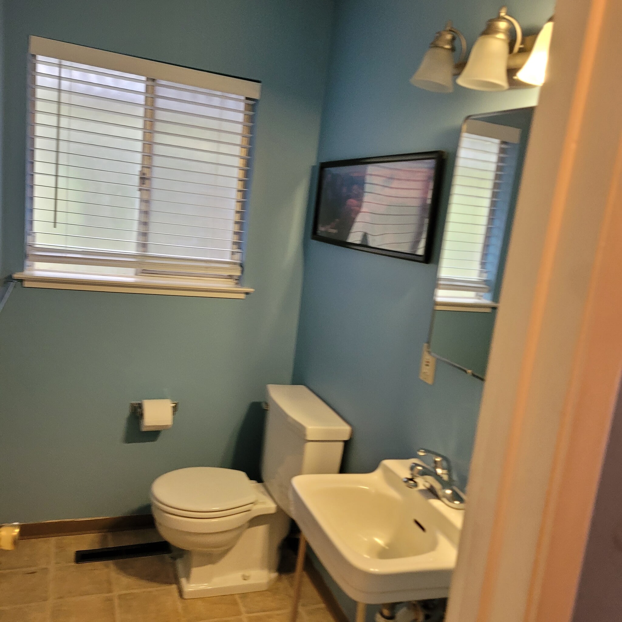 Building Photo - 1726 Crescent Dr