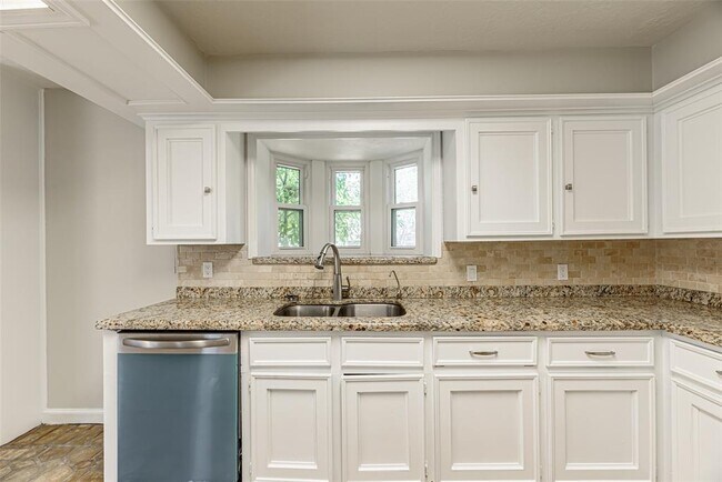 Building Photo - 102 Butlers Ct
