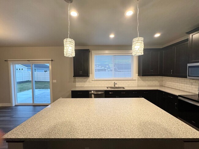 Building Photo - Beautiful Newer Built 3-Bedroom, 2 bath Home in Meadows at West Highlands