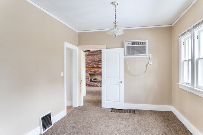 Building Photo - 712 W 22nd St