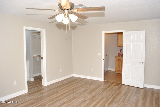 Building Photo - 307 W Piute Ave