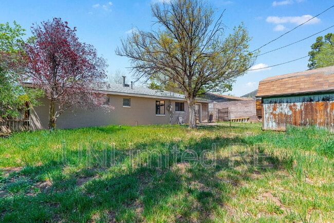 Building Photo - 2926 N Steves Blvd