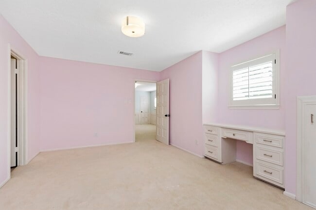 Building Photo - 5511 Greentree Dr