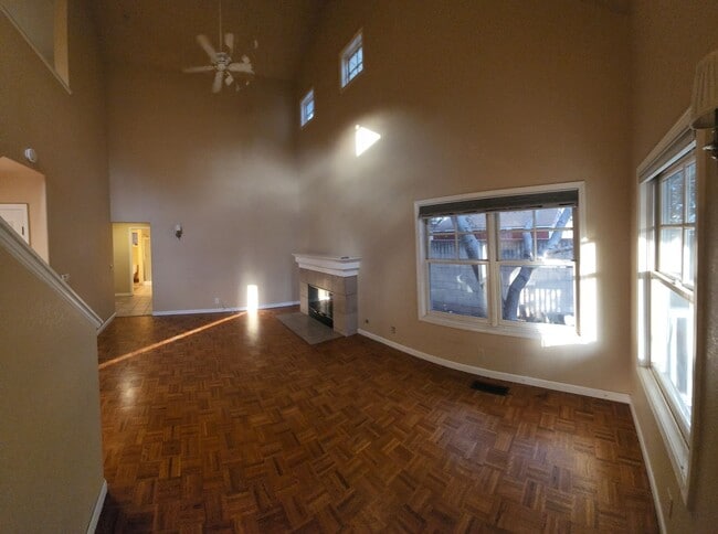 Building Photo - Charming Cottage off of Grand Avenue/Mill ...