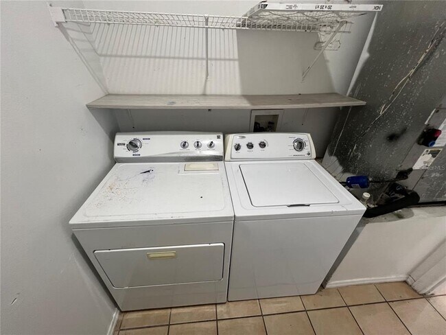 Building Photo - 617 Lake Biscayne Way