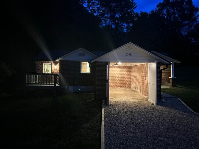 Building Photo - "Character Revived" Etowah Guest House