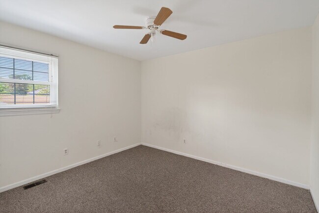 Building Photo - 195 Bentley Dr