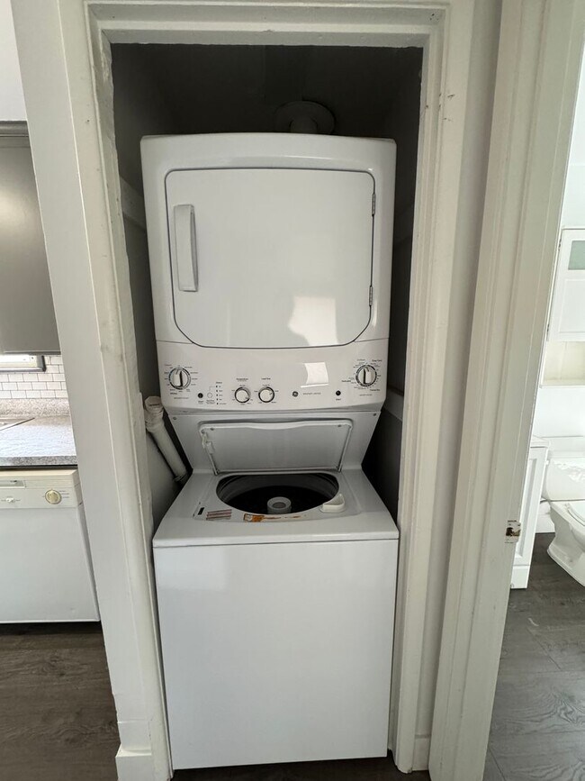 Building Photo - Spacious Two Story (2BR/1BA) Home with Large Fenced-In Yard