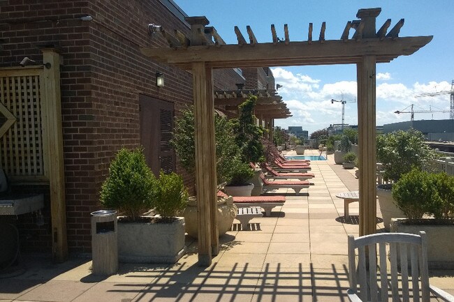 Roof deck rest area - 1301 20th St NW