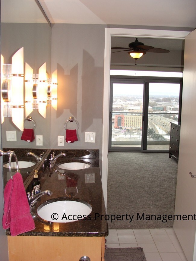 Building Photo - River House 17th Floor Condo