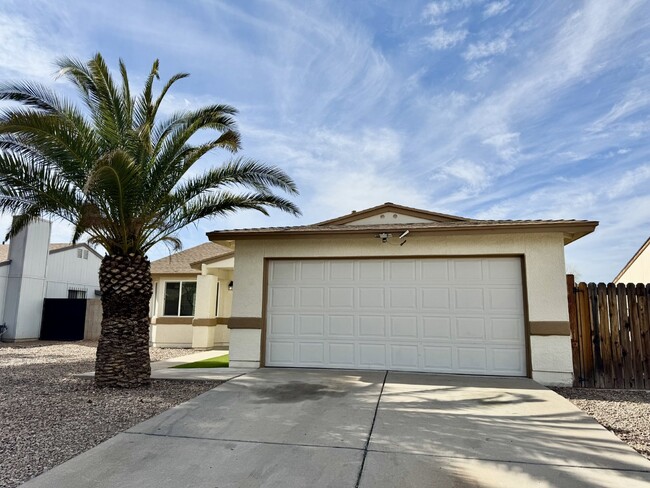 Primary Photo - Midvale beauty 3 bed 2 bath