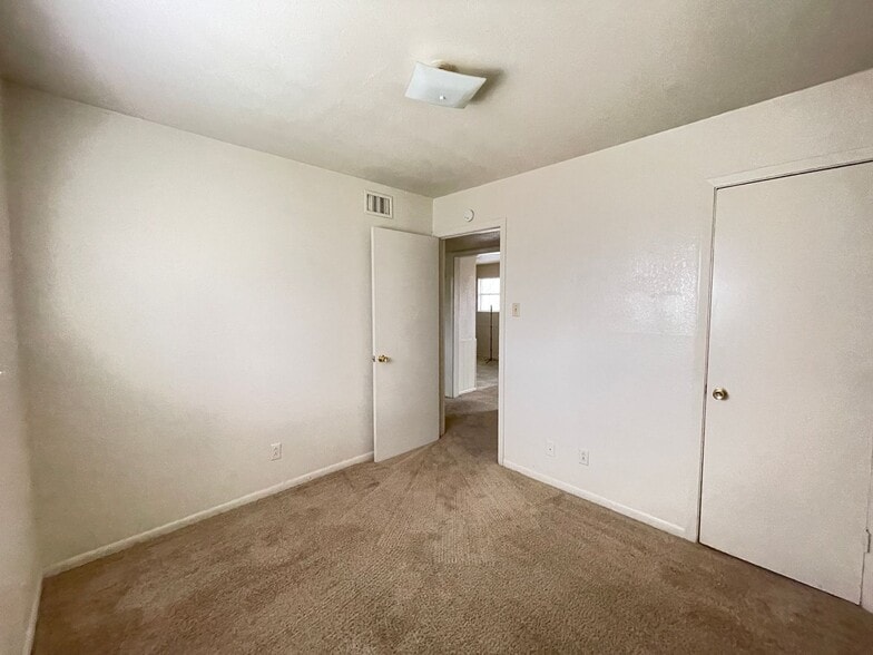 Building Photo - 228 Hold St