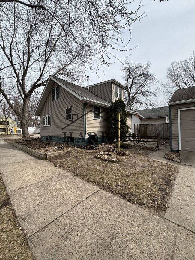 Building Photo - 800 8th Ave SE