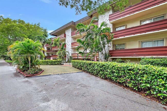 Primary Photo - 1205 Mariposa Ave