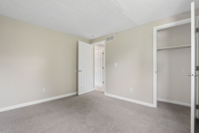 Building Photo - 953 S Spring Rd