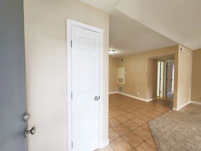 Building Photo - 17401 Red Oak Dr